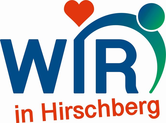 Logo des Projektes "Wir in Hirschberg" mit einem kleinen Herz als I-Punkt