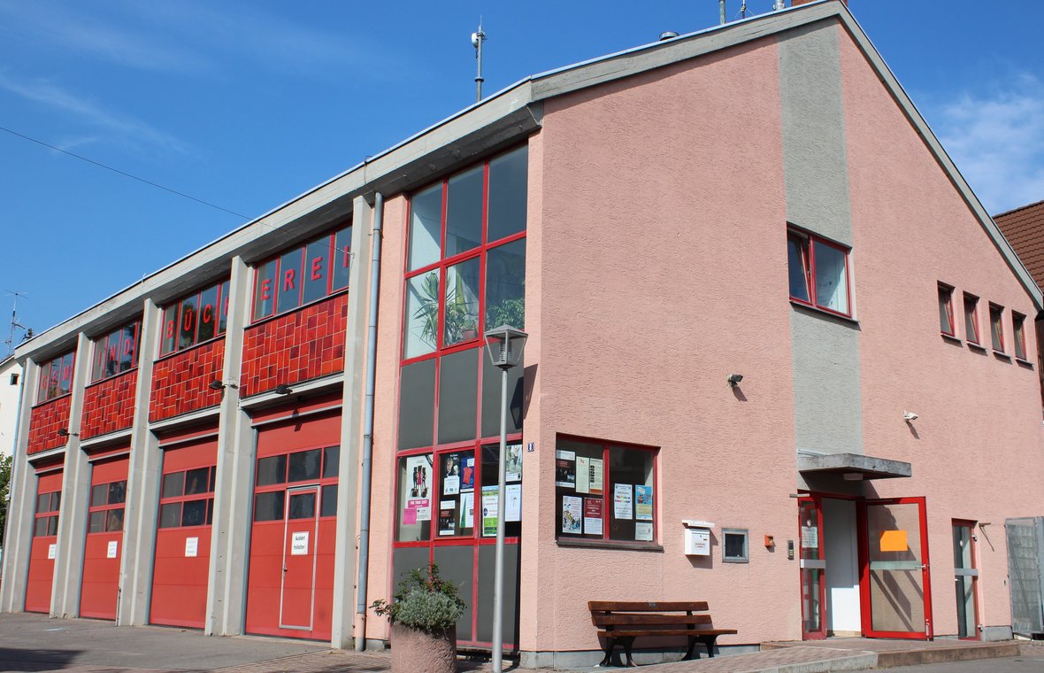 Außenansicht der Gemeindebücherei in Leutershausen