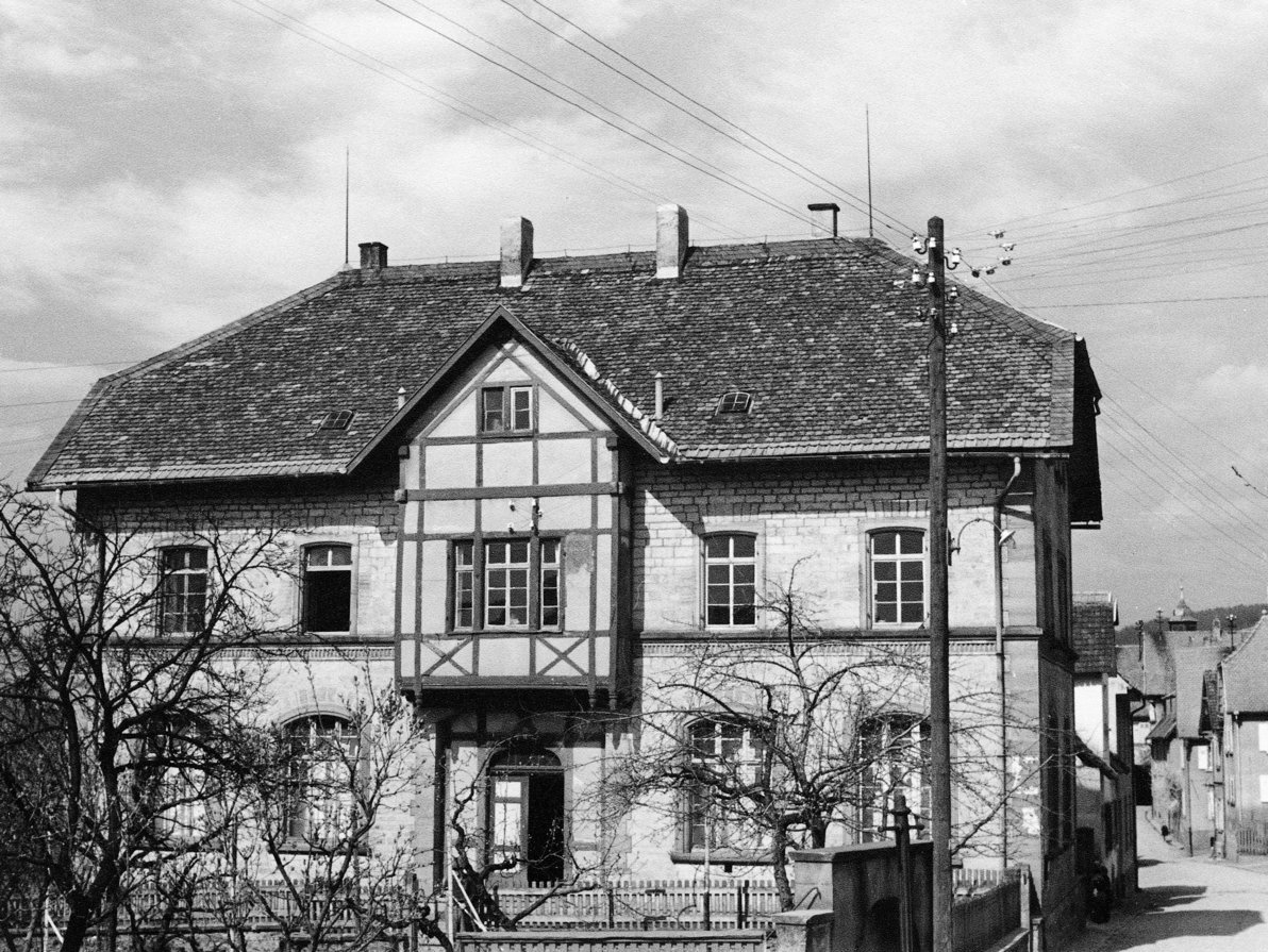 Ehemalige Schule am Landwehrhagener Platz in der Obergasse.