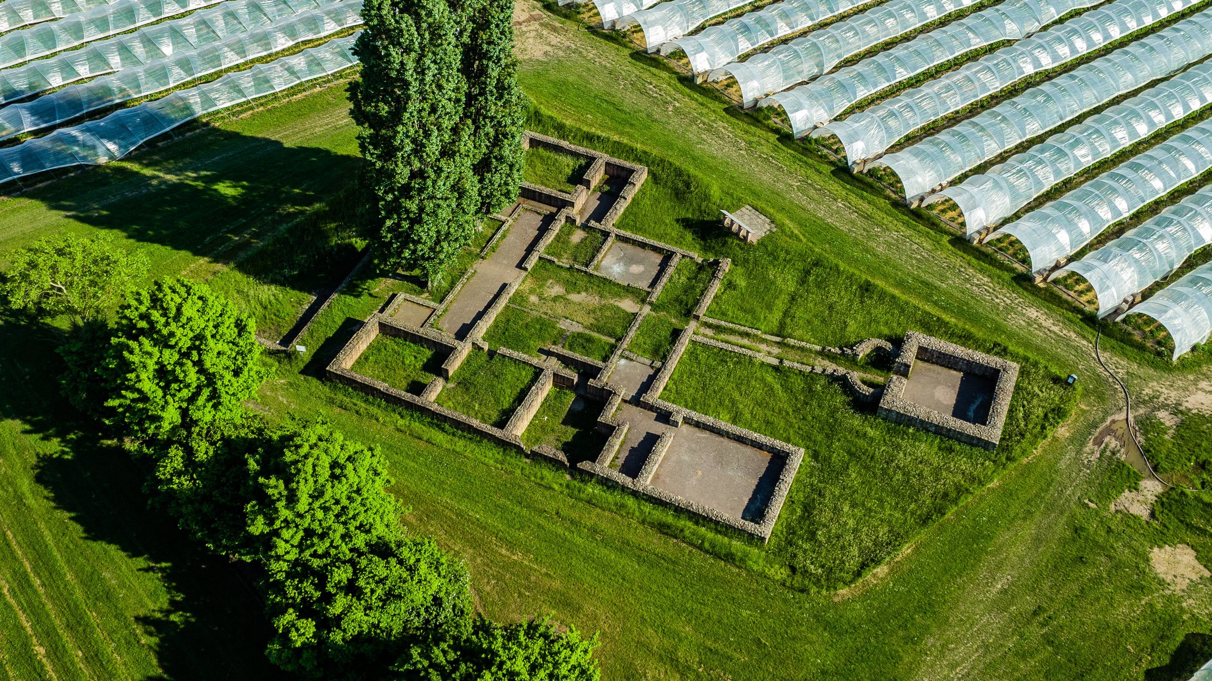 Luftbild der Villa Rustica inmitten der Felder Großsachsens