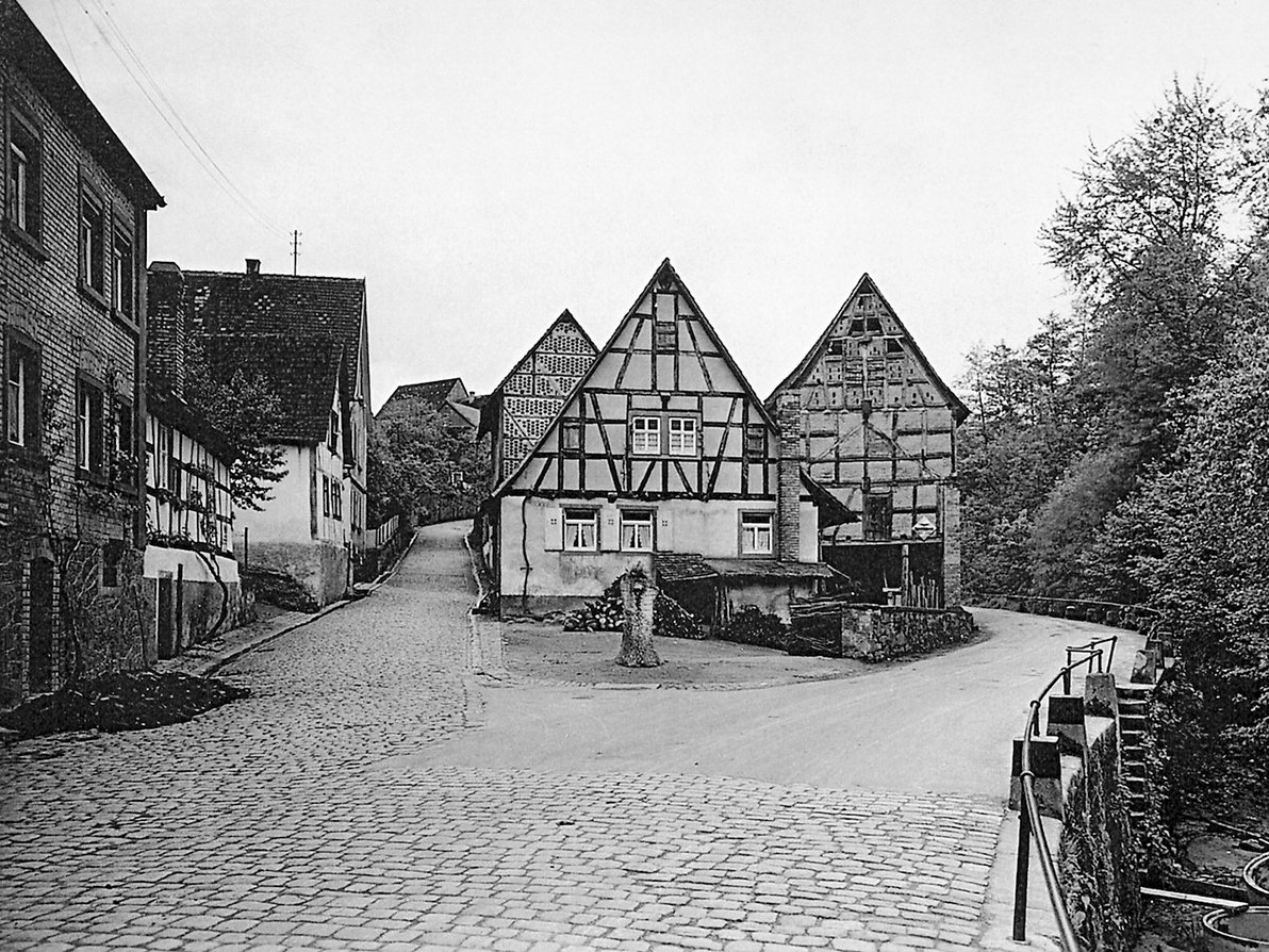 Die Ortsausfahrt in Richtung Odenwald: links Lettengasse, rechts Talstraß